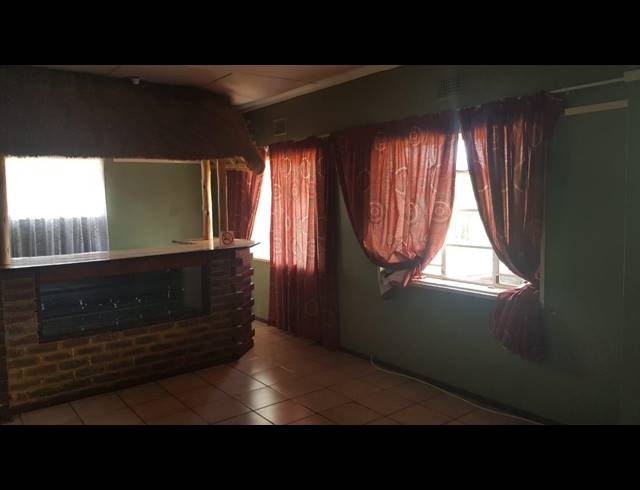 3 BEDROOM FREEHOLD TO LET IN NAPIERVILLE